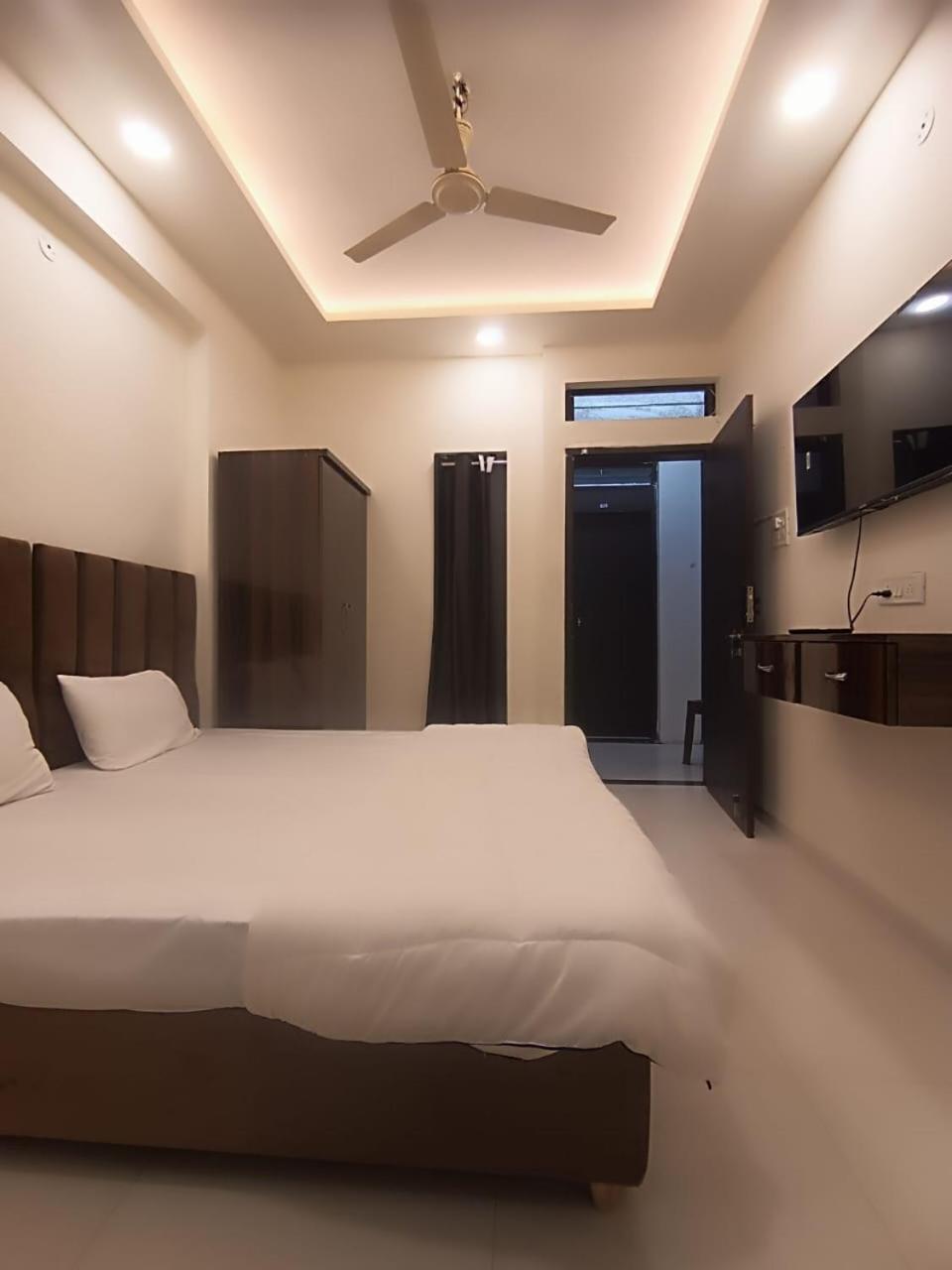 Hotel Kiwi Inn Vijaynagar Scheme 78 Indore Exterior foto