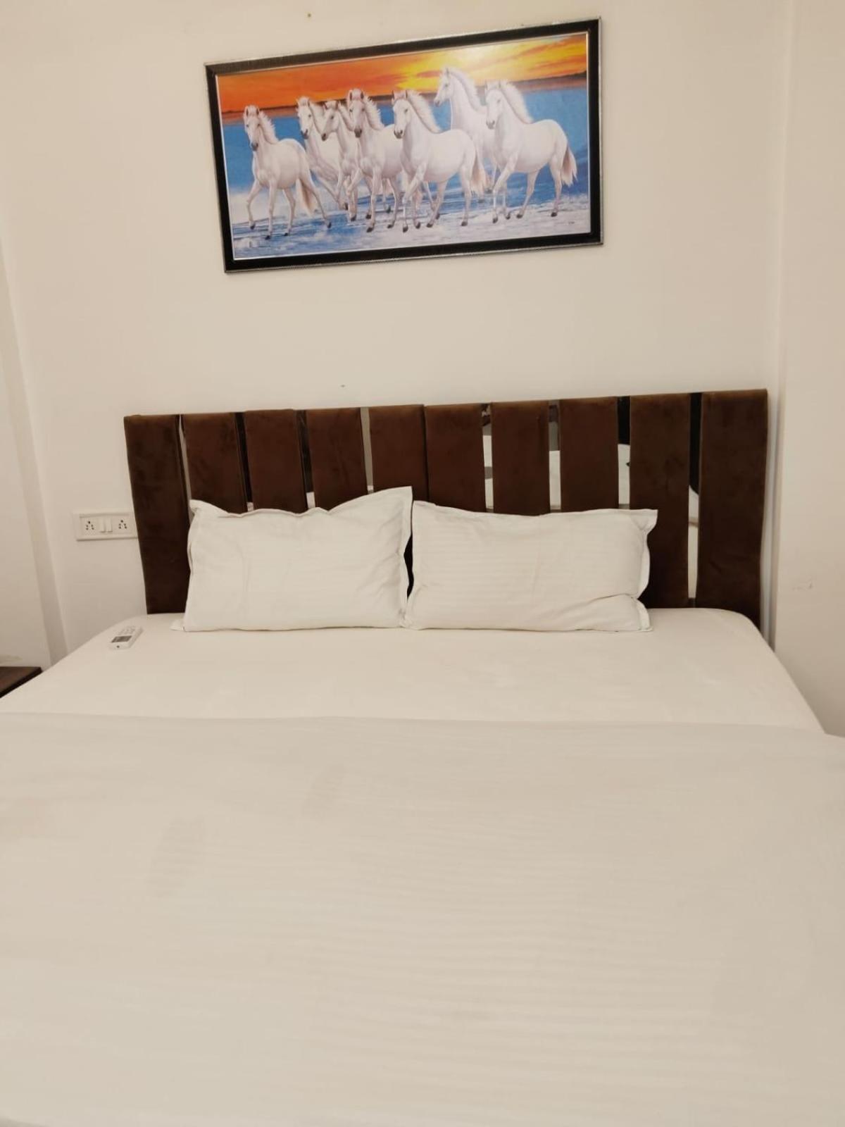 Hotel Kiwi Inn Vijaynagar Scheme 78 Indore Exterior foto