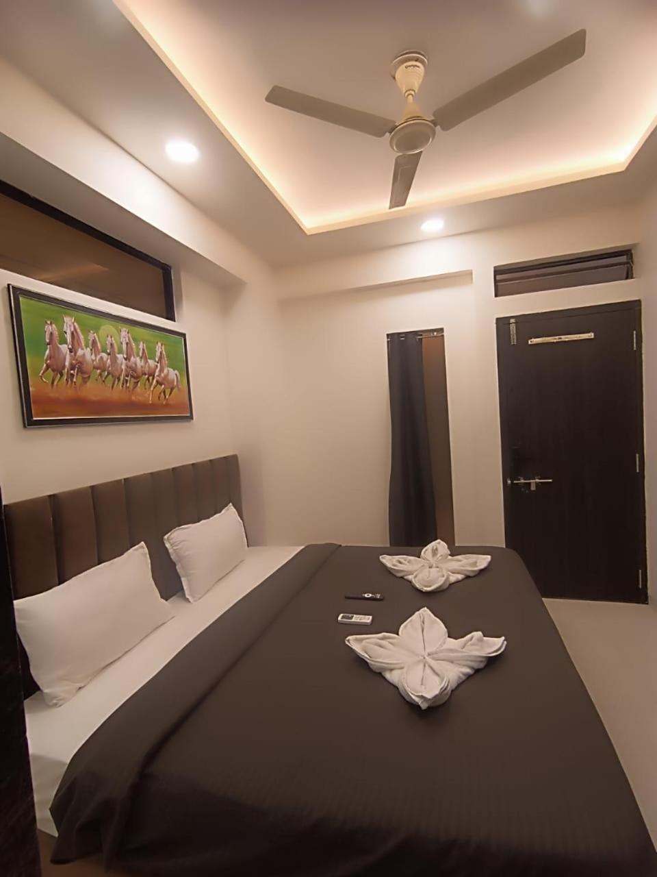 Hotel Kiwi Inn Vijaynagar Scheme 78 Indore Exterior foto